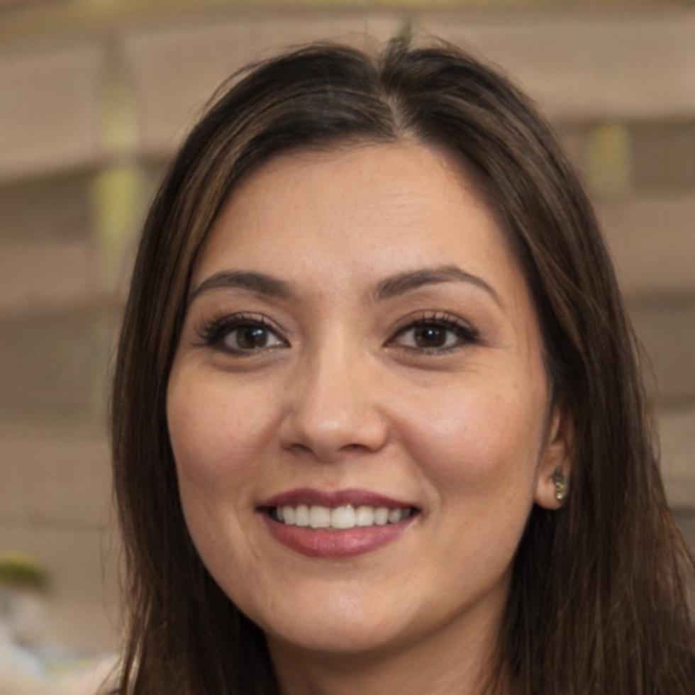 Profesional trabajando en análisis de búsquedas desde equipo portátil